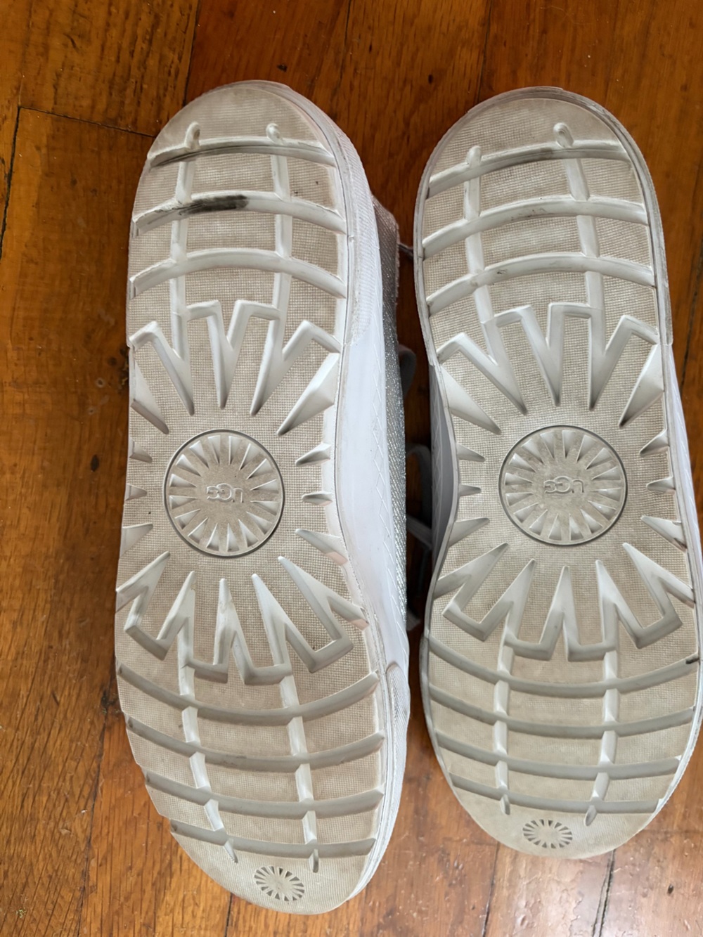 UGG womens Silver Metallic Lace-Up Sneakers 9.5 cute- good shape. Summer jackpot - Picture 5 of 14